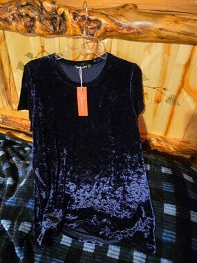 Urban CoCo Short Sleeve Velvet Top  L NWT